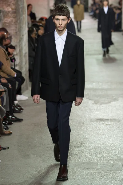 Look 3